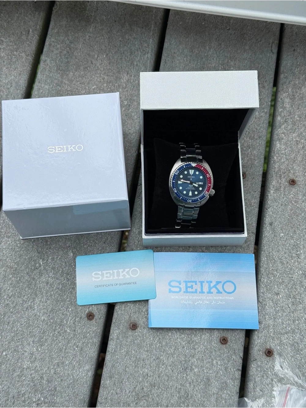 Seiko Prospex PADI Automatic Diver Watch - Blue/Red Bezel 45’mm blue dial Mens